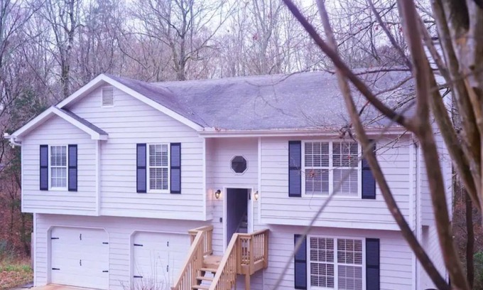 Auburn House | Spacious 2 Story HOUSE w/ Theatre Room