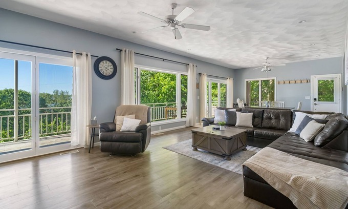 East Peoria Apartment | Spacious 2BR/2BA East Peoria Apt