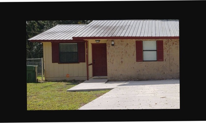 Palatka Apartment | Spacious 2BR in Duplex - left