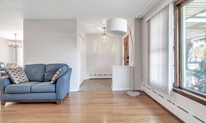 Niles House | Spacious 2BR | Quiet Long-Term Stays | Niles, IL