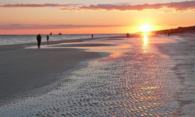 Folly Field Condo | Spacious 2BR Condo | Balcony + Resort Amenities