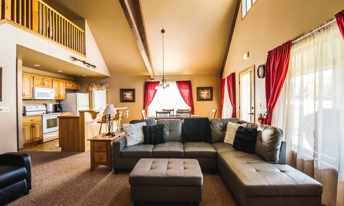 Red Lodge Condo | Spacious 3 Bed, 3 Bath Condo on Golf Course with Hot Tub, Sauna & Indoor Pool!