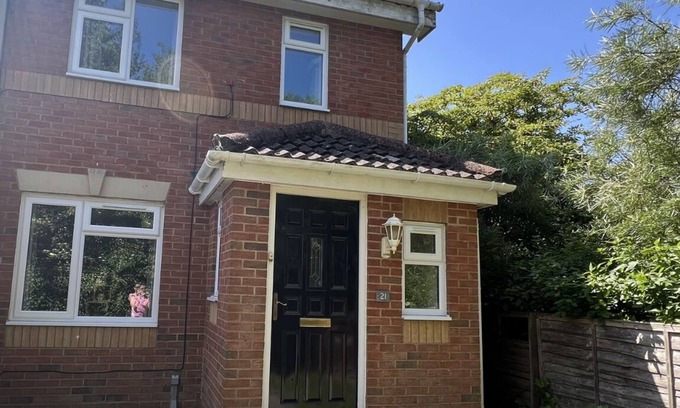 Eastleigh House | Spacious 3 Bed House in beautiful area of Hampshire