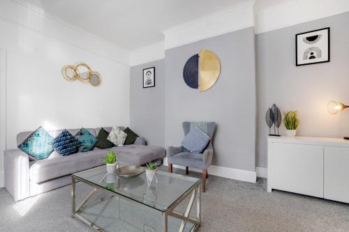 South Shields House | Spacious 3-Bed Home in South Shields, Sleeps 8