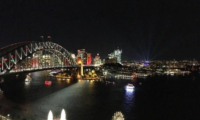 Kirribilli Apartment | Spacious 3-Bedroom Apartment with Water View, 900m Stroll to Harbour Bridge