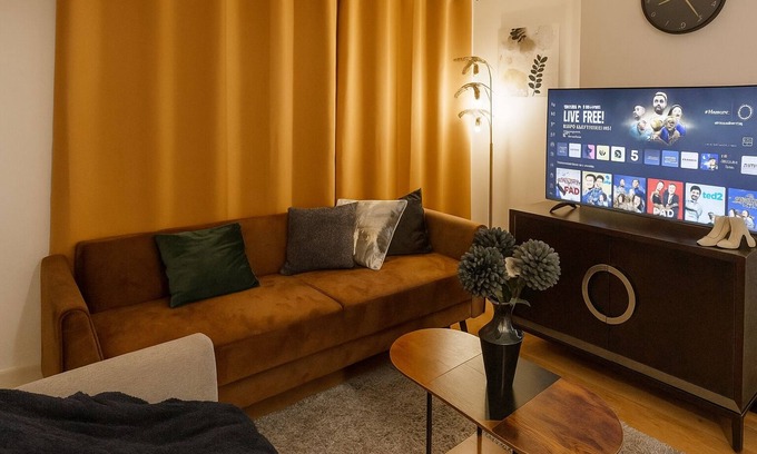 Sittingbourne House | Spacious 3-Bedroom Home, free parking and garden!