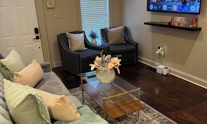 Downtown Baltimore House | Spacious 3 bedroom Townhome in the heart of Baltimore