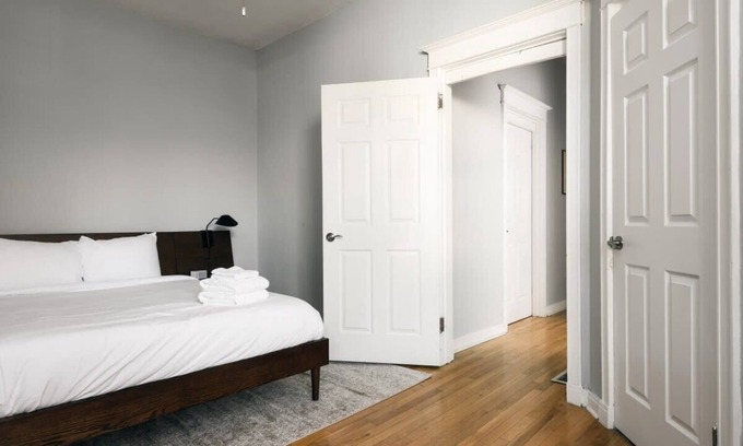 Central West End Apartment | Spacious 3 BR Apt In CWE