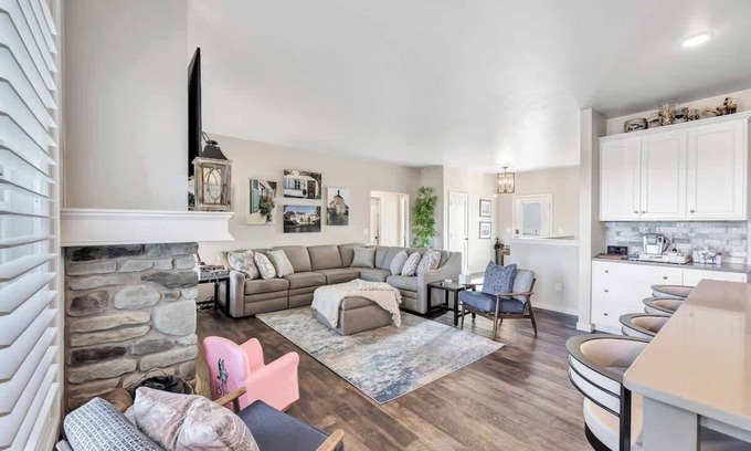 De Pere House | Spacious 3-BR Home near Lambeau!