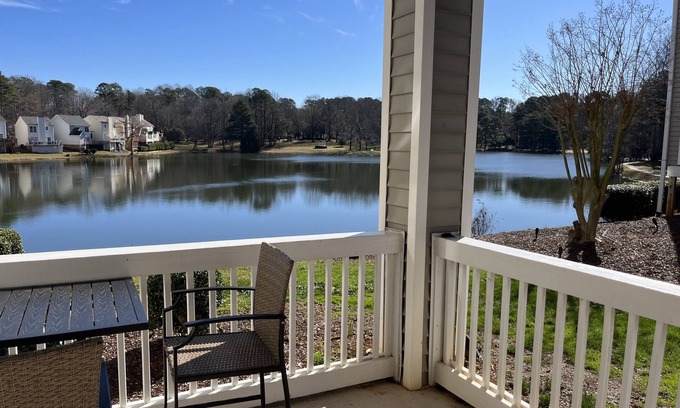 Edgehill Farm Condo | Spacious 3bdrm lake view condo close to EVERYTHING!