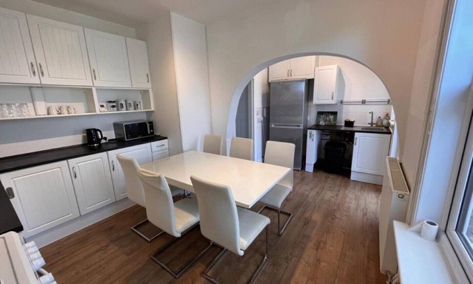 Southend-on-Sea House | Spacious 3bed house