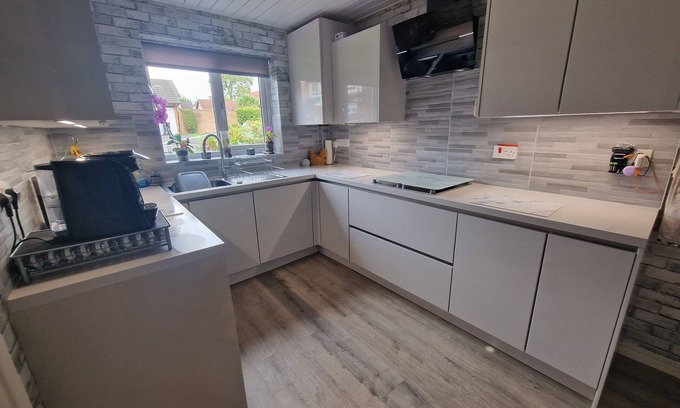 Wrexham House | Spacious 3bed semi/Gamesroom/Drive/10mins to City