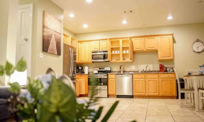 Kreole Apartment | Spacious 3BR 2BA/Balcony/4 TVs/Strong Wi-Fi