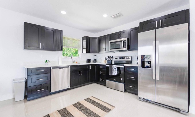 Gladeview Apartment | Spacious 3BR Duplex in Miami with Free Parking