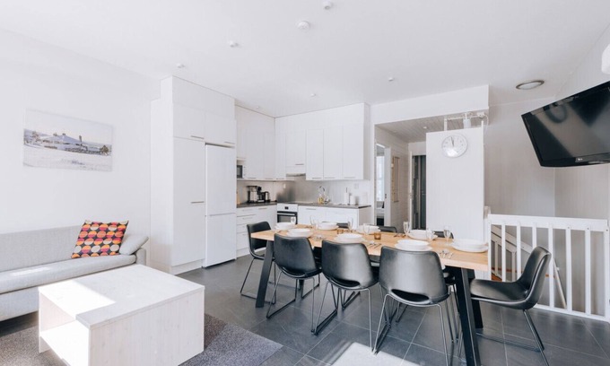 Sirkka Apartment | Spacious 3BR Holiday Apt. in Excellent Location