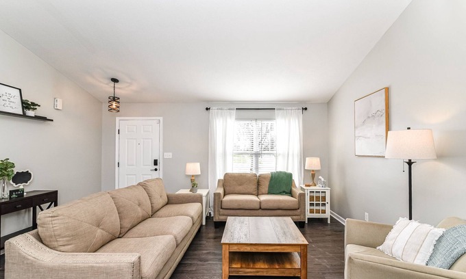Noblesville House | Spacious 3BR Noblesville Home near Ruoff & Mojo Up