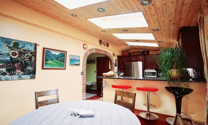 Glendale House | Spacious 4+2 bedroom 9 beds house with dedicated office, loft, and jacuzzi