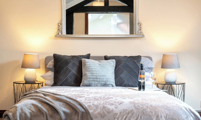 Thetford House | Spacious 4 Bdr House -WiFi/Parking/Near Thetford Town/2nd TV room/Garage