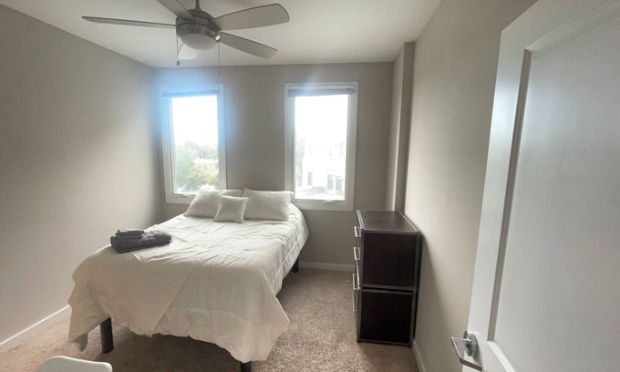 Kayton - Frazier Area Apartment | Spacious 4 Bed/4 Bath Apt in Savannah's Historic District