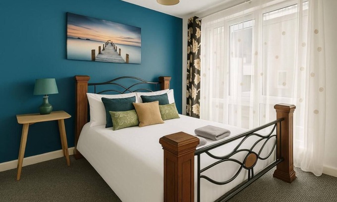 Bromley North Apartment | Spacious 4-Bed Home With Secured Parking Near ABBA Arena, Westfield, DLR, Zone 2