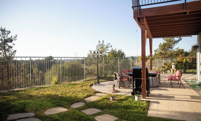 Castro Valley House | Spacious 4-bedroom house with AC, WiFi in welcoming Castro Valley