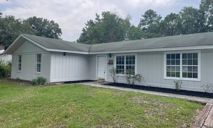 Moncks Corner House | Spacious 4-bedroom house in tranquil Moncks Corner with AC