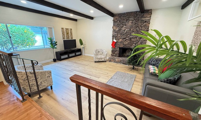 South San Jose Villa | Spacious 4-bedroom, 1-office villa in Willow Glen San Jose