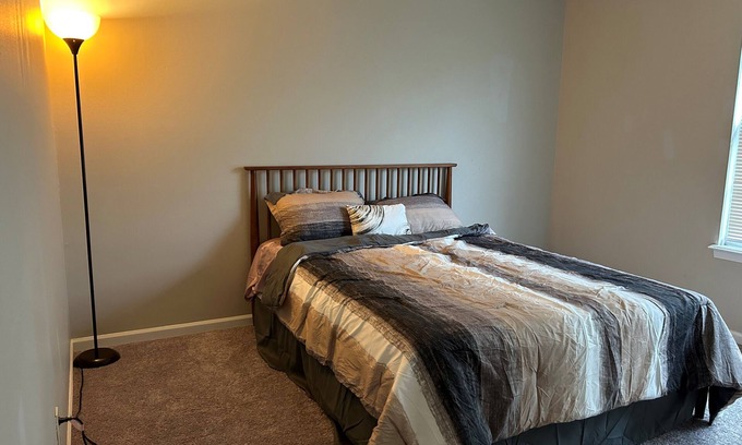 Fishers House | Spacious 4-bedroom building in awesome Fishers with AC, WiFi