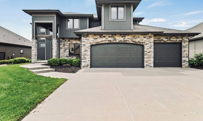 West Omaha House | Spacious 4-bedroom home in West Omaha/Elkhorn area in a great location!