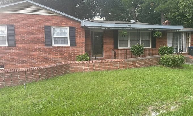 Gracewood House | Spacious 4-bedroom house in awesome Augusta with WiFi, AC