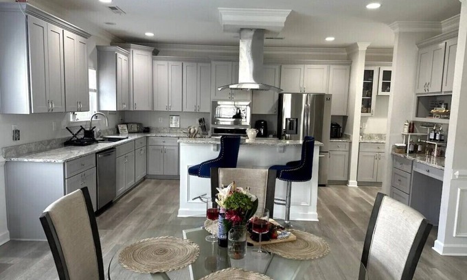 Hampton House | Spacious 4-bedroom house with AC , WiFi and a Gamerooom in fantastic Hampton