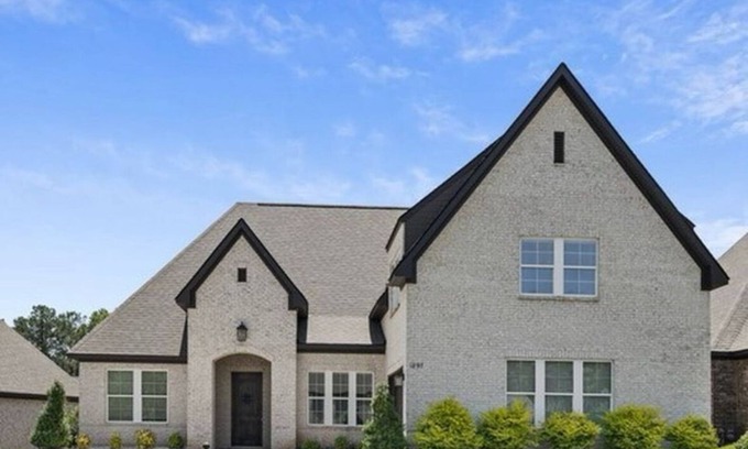 Auburn House | Spacious 4 Bedroom House in Auburn- Located 3.1 miles from AU Stadium- Homestay