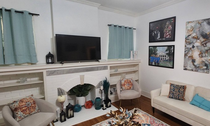 Monroe House | Spacious 4-bedroom house in the heart of the Garden District with ample parking.