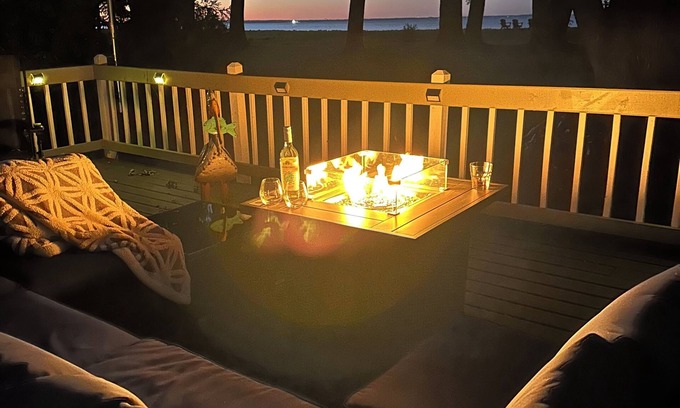 Green Bay House | Spacious 4-bedroom lakefront house - Comfortably sleeps 12 - 15 mins. To Lambeau