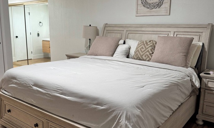 Merced House | Spacious 4 bedroom