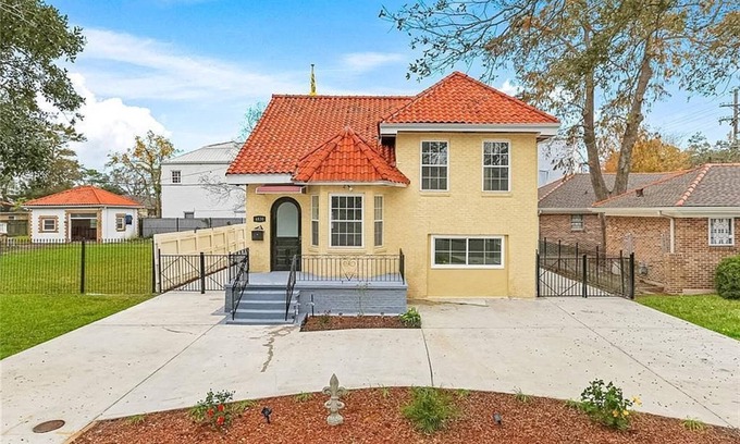 Gentilly House | Spacious 4-bedroom house in wonderful New Orleans with WiFi, AC