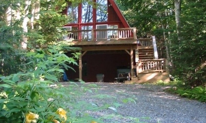 Wilmington House | Spacious 4-BR A-Frame, loft office. Walk to Lake Raponda. Ski Mount Snow!