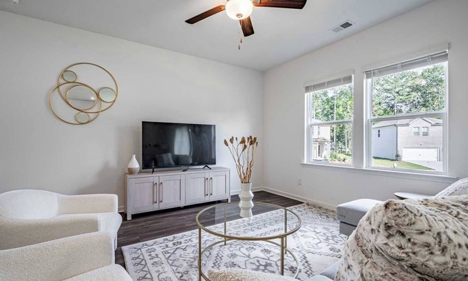 Fairburn House | Spacious 4B｜Pet Friendly｜Month2Month Available #42243