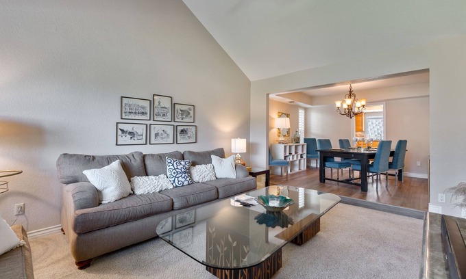 Orangevale House | Spacious 4bd house with yard in quiet neighborhood, close to shopping & freeway