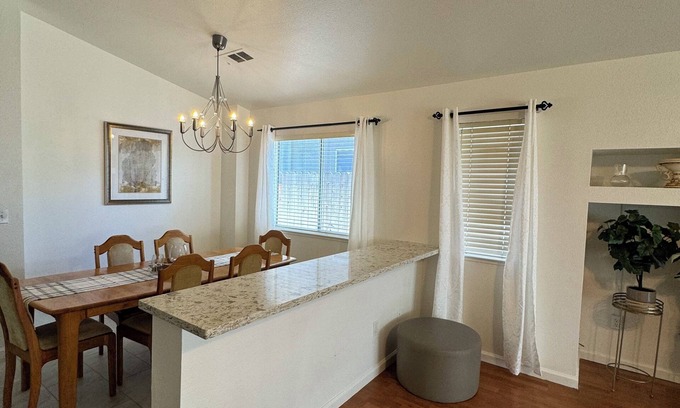 Turlock House | Spacious 4bdr 2bth vacation retreat