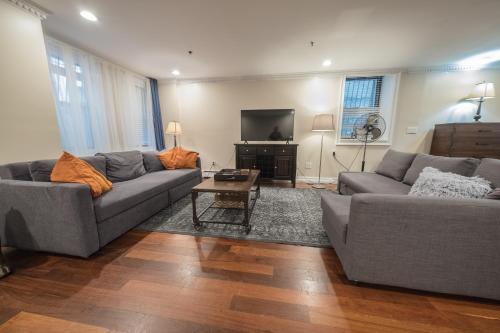 Manhattan Valley Apartment | SPACIOUS 4BR 2BA apt WITH PRIVATE OUTDOOR SPACE UWS