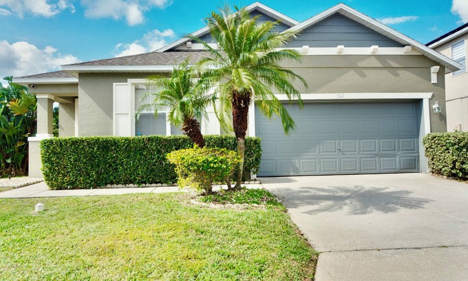 Legacy Park House | Spacious 4BR 3BA Home with Refreshing Pool Minutes to Disney & Top Attractions!