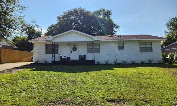 Columbus House | Spacious 4BR Home, Screened Porch, Fenced Yard, Pet-Friendly, 7 Min to Benning