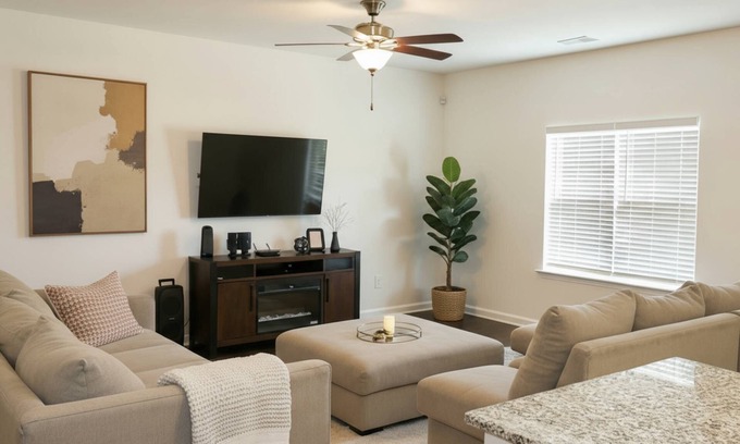 Mount Mourne House | Spacious 4BR Retreat w Grill & Patio – Less than 20 mins to Uptown! +20% off