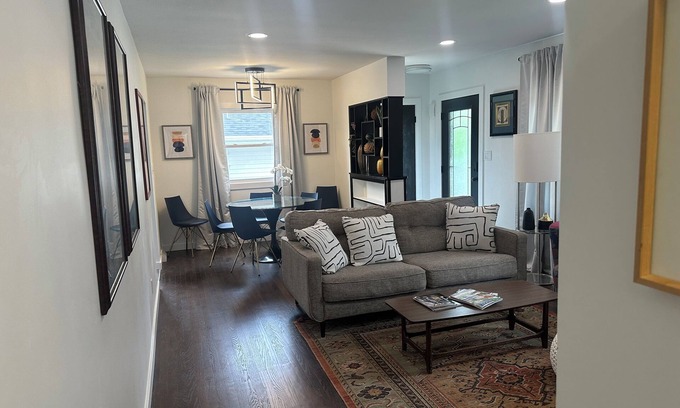 West Des Moines House | Spacious 5-bedroom house in welcoming West Des Moines with AC