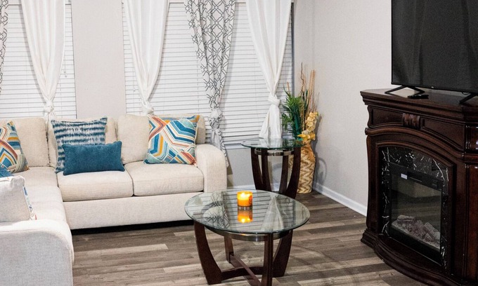 Moncks Corner House | Spacious 5-bedroom house in fabulous Moncks Corner w pool table game room & WiFi