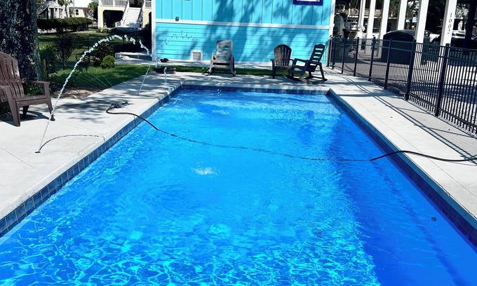 Long Beach House | Spacious 5-bedroom house in peaceful Long Beach with AC