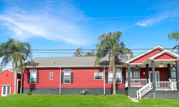 Jean Lafitte House | Spacious 5-bedroom house with WiFi, AC in charming Lafitte