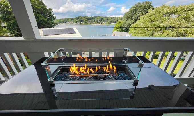 Lisbon House | Spacious 5-bedroom lake house in charming Hanoverton with hot tub, WiFi, AC