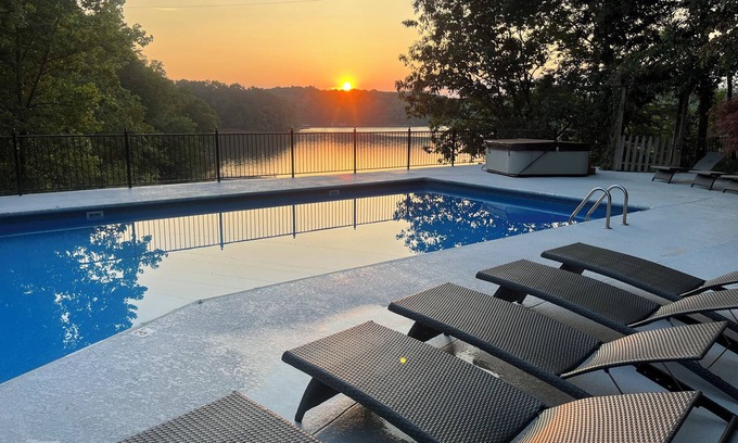 Lula House | Spacious 5-bedroom Lake House oasis in charming Lula